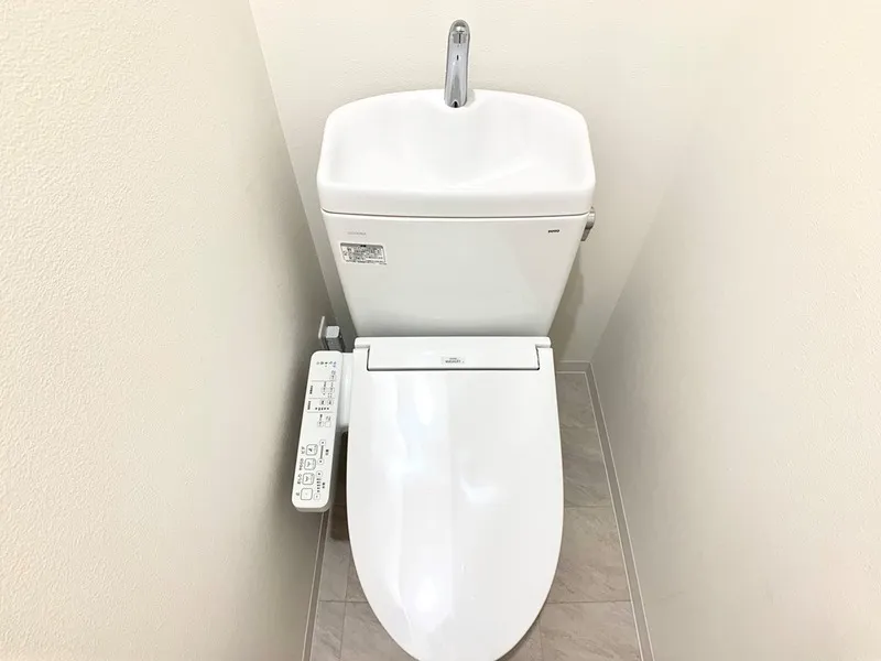 Primal Tsukishima - Interior - ["Toilet seat", "Toilet", "Plumbing fixture"]