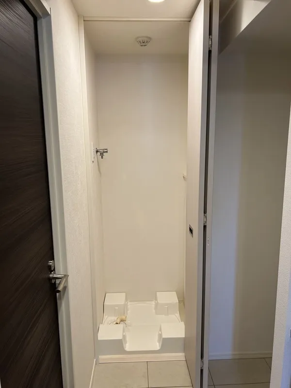 Casa Splendid Akasaka 7-Chome - Interior - ["Flooring", "Floor", "Grey"]