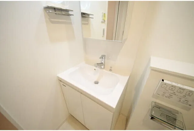 La Perla Ikejiri Ohashi II - Interior - ["Tap", "Plumbing fixture", "Bathroom sink"]