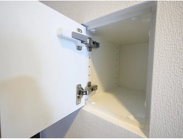 Comforia Kamata - Interior - ["Household hardware", "Lock and key", "Hinge"]