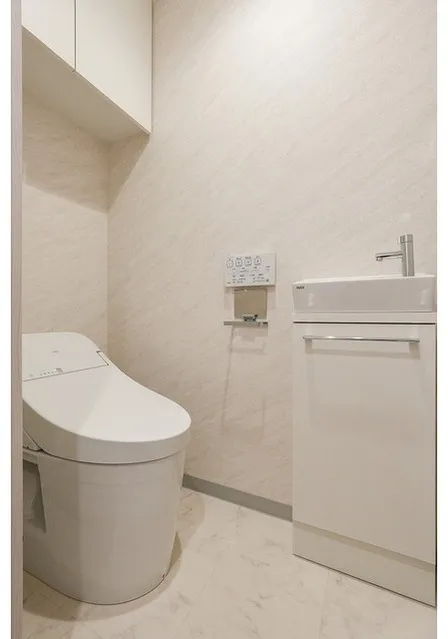 Comforia Liv Bunkyo Gokokuji - Interior - ["Flooring", "Floor", "Plumbing fixture"]