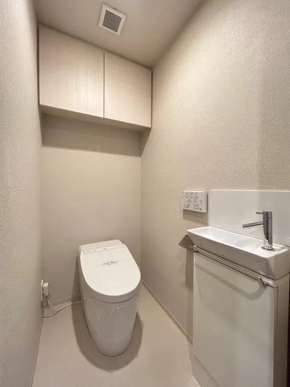 Doue Waseda - Interior - ["Flooring", "Floor", "Plumbing fixture"]