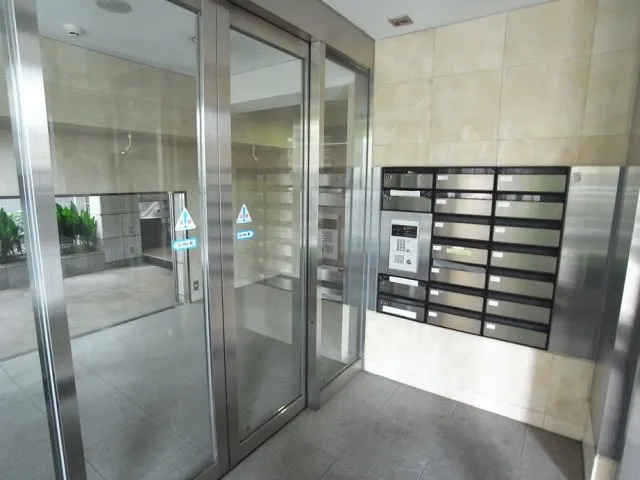 Owl Square - Exterior - ["Floor", "Door", "Glass"]