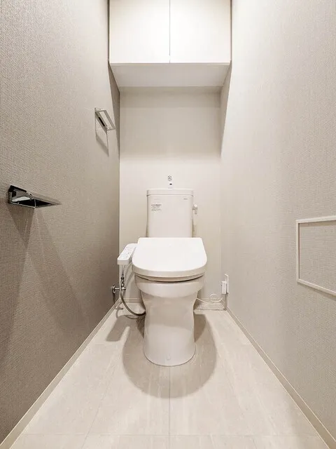 Geoent Ueno Inaricho - Interior - ["Toilet seat", "Toilet", "Flooring"]