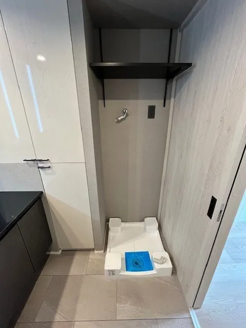 Residia Tower Kamiikebukuro (Tower Building) - Interior - ["Flooring", "Floor", "Silver"]