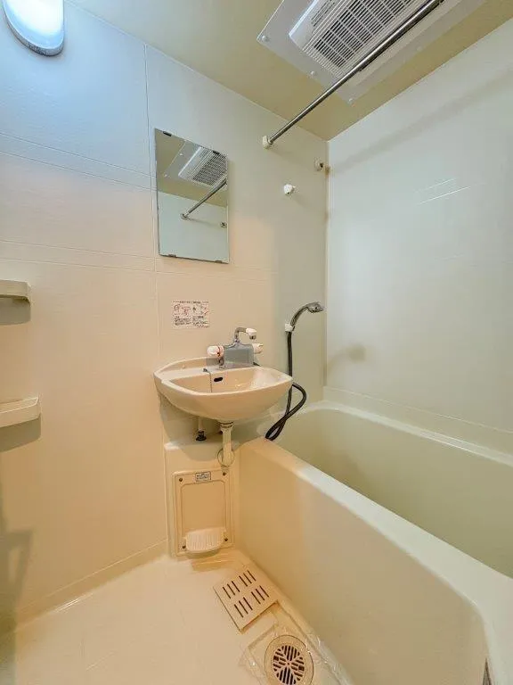 HF Meidaimae Residence - Interior - ["Plumbing fixture", "Flooring", "Bathroom"]