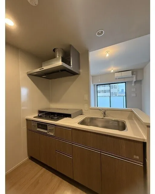 Wellis Urban Sumiyoshi West - Interior - ["Kitchen", "Major appliance", "Countertop"]