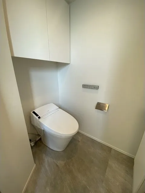 M Shirokanedai - Interior - ["Toilet seat", "Toilet", "Plumbing fixture"]