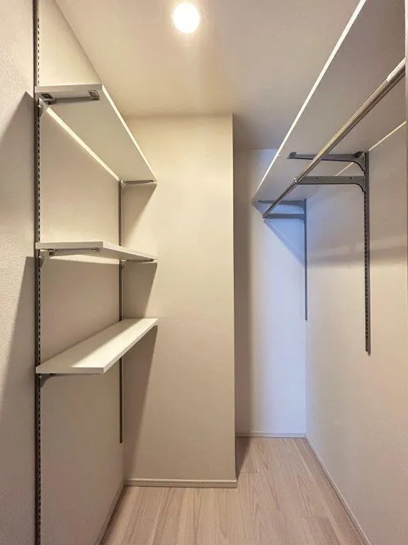 Le Fone Progre Takadanobaba North - Interior - ["Shelving", "Flooring", "Shelf"]