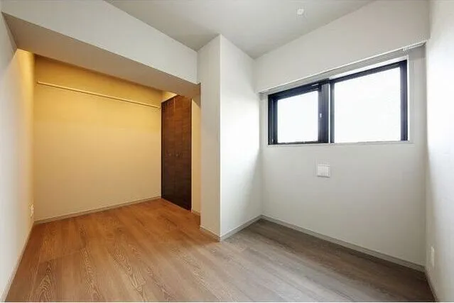 Delux Tabata - Interior - ["Window", "Fixture", "Wood"]