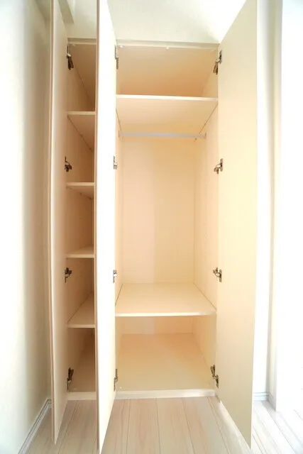 Livio Maison Ochanomizu EAST - Interior - ["Wood", "Flooring", "Floor"]