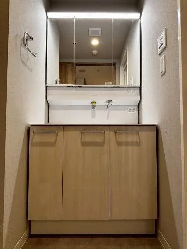 Room 807, Shinbashi Plaza Building