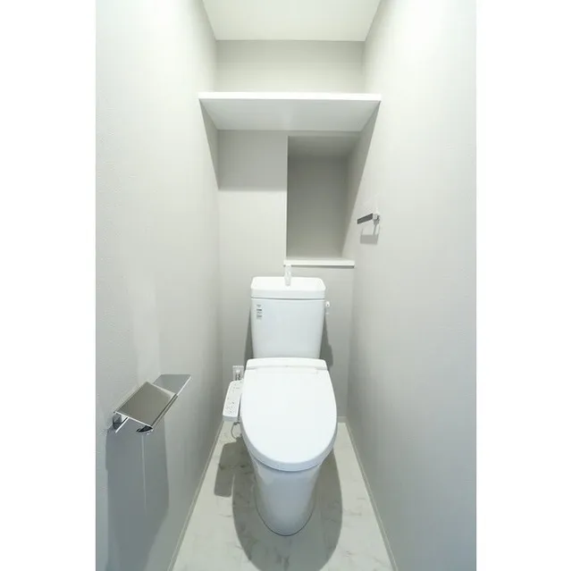 ORME COURT NIPPORI EAST - Interior - ["Toilet seat", "Toilet", "Plumbing fixture"]