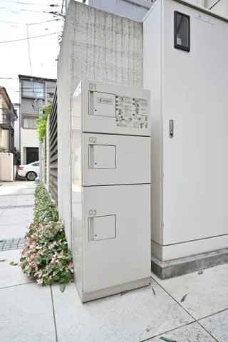 Prague Terrace, In Front Of The University Of Tokyo - Exterior - ["Machine", "Electrical Supply", "Electrical enclosure"]