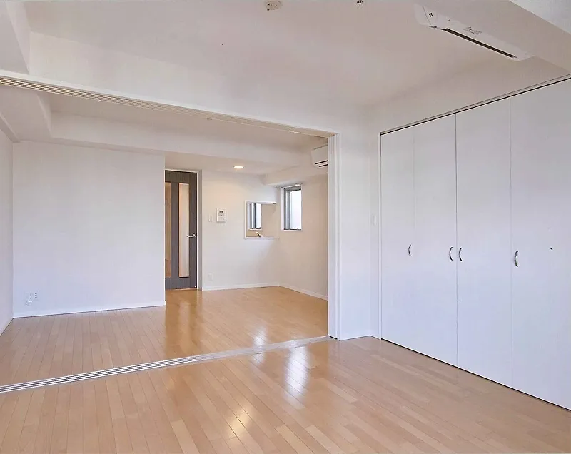 RESIDIA Kanda Iwamotocho II - Interior - ["Property", "Window", "Fixture"]