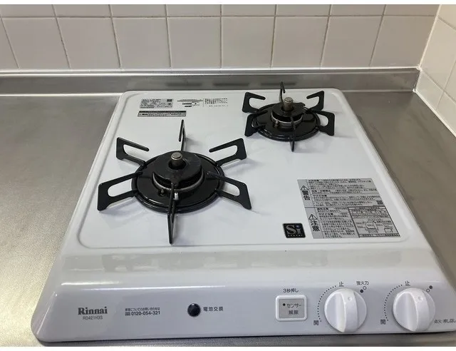 Twin Coat - Interior - ["Gas stove", "Cooktop", "Kitchen appliance"]