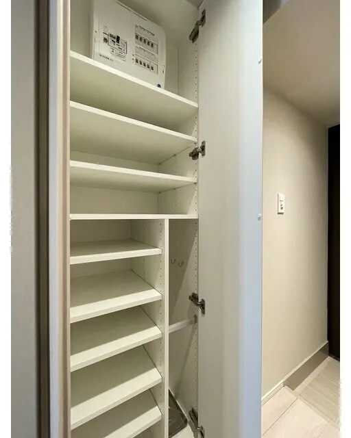 Season Flats Omorinishi - Interior - ["Wood", "Shelving", "Flooring"]