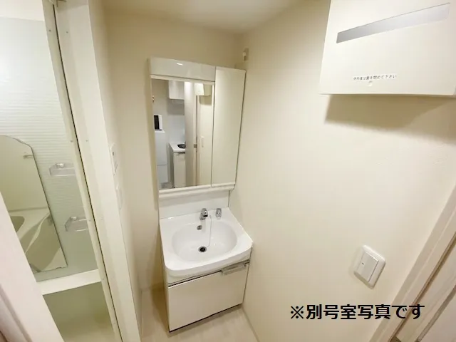 Presence Gene Asakusa East - Interior - ["Floor", "Apartment", "Plumbing fixture"]