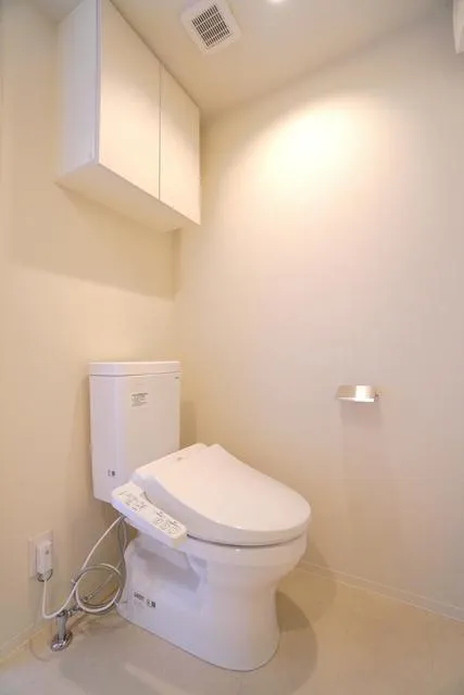 Clarity Bunkyo Yushima - Interior - ["Plumbing fixture", "Toilet seat", "Flooring"]