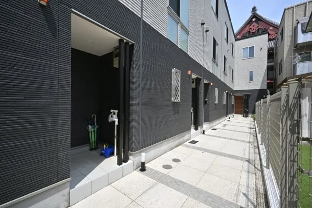 Prague Terrace, In Front Of The University Of Tokyo - Exterior - ["Urban design", "Composite material", "Apartment"]