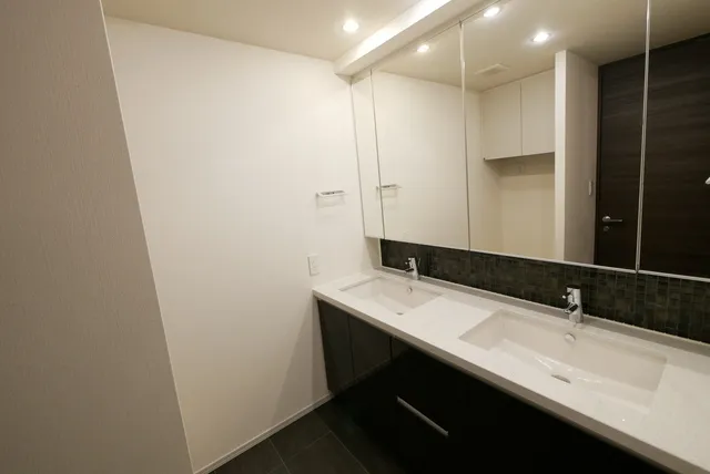 Comforia Shinjuku East Side Tower - Interior - ["Property", "Room", "Lighting"]