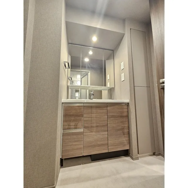 Orchid Residence Shibuya Tomigaya - Interior - ["Cabinetry", "Property", "Mirror"]