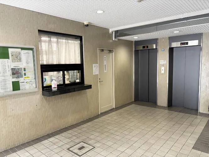 Yokohama East Exit Building, Room 909