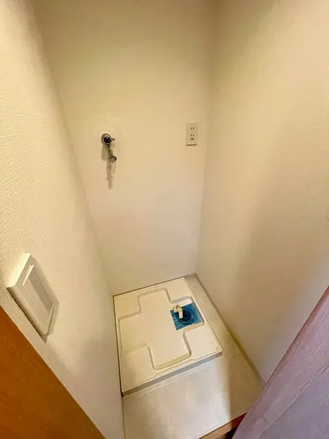 Residia Ochanomizu - Interior - ["Building", "Fixture", "Wood"]