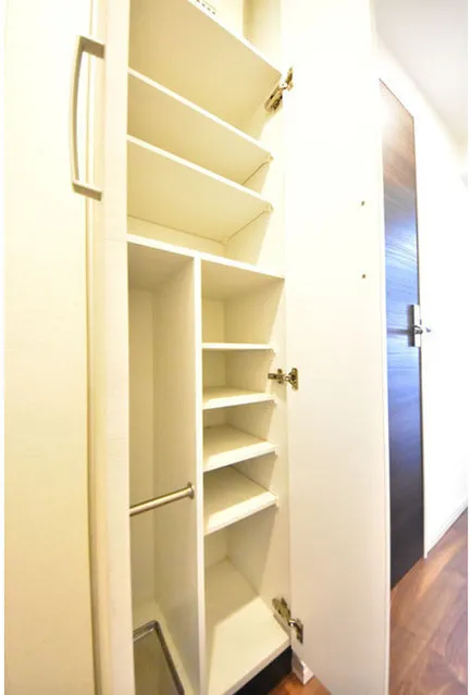 King House Sugamo - Interior - ["Wood", "Interior design", "Flooring"]
