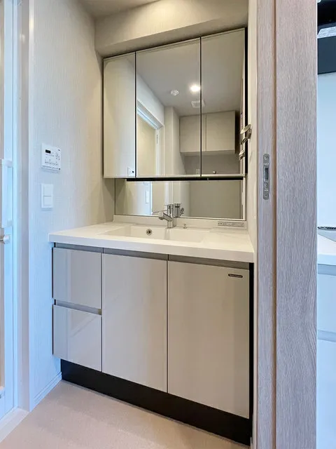 ORSUS Akabane East - Interior - ["Mirror", "Tap", "Sink"]