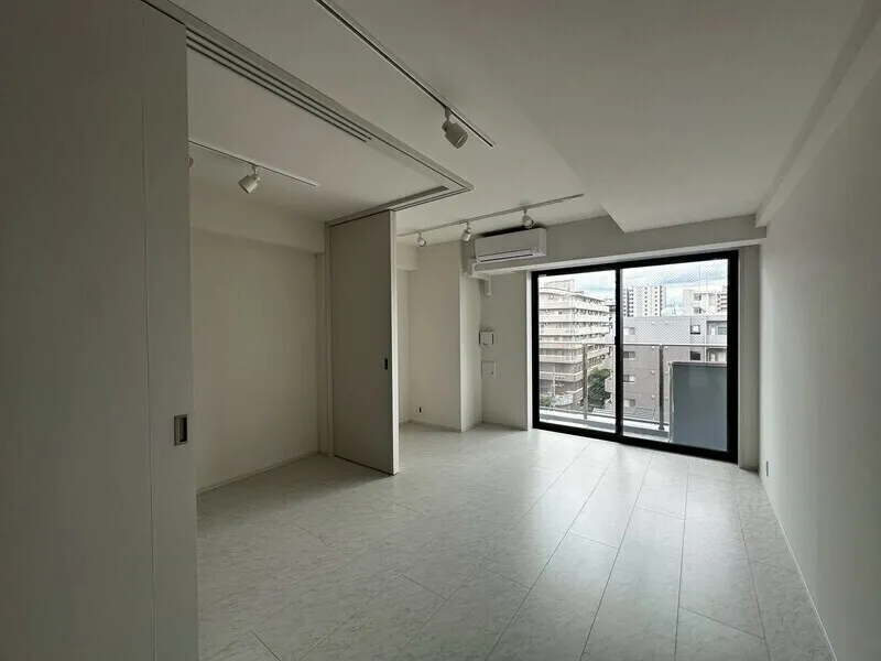 Lumique Omori - Interior - ["Floor", "Flooring", "Ceiling"]
