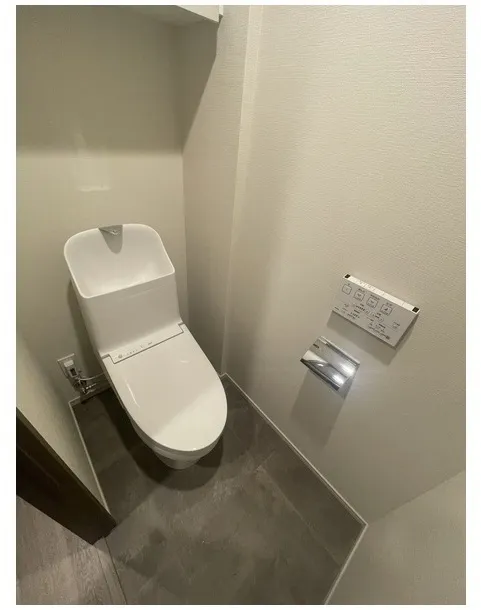 Crevia Ueno Iriya - Interior - ["Flooring", "Toilet seat", "Floor"]