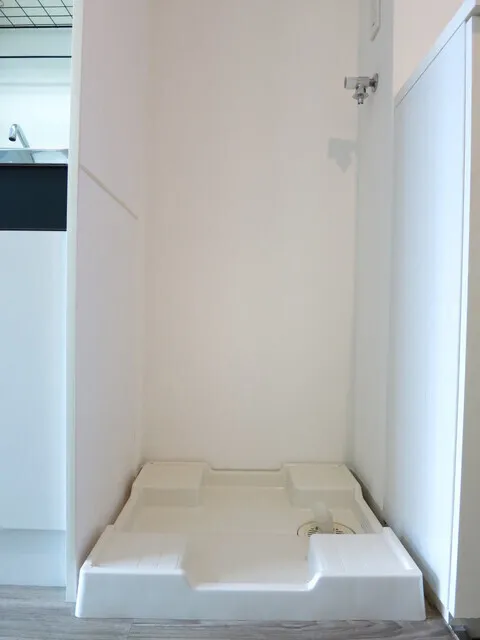 Comforia Higashinakano - Interior - ["Wood", "Flooring", "Floor"]