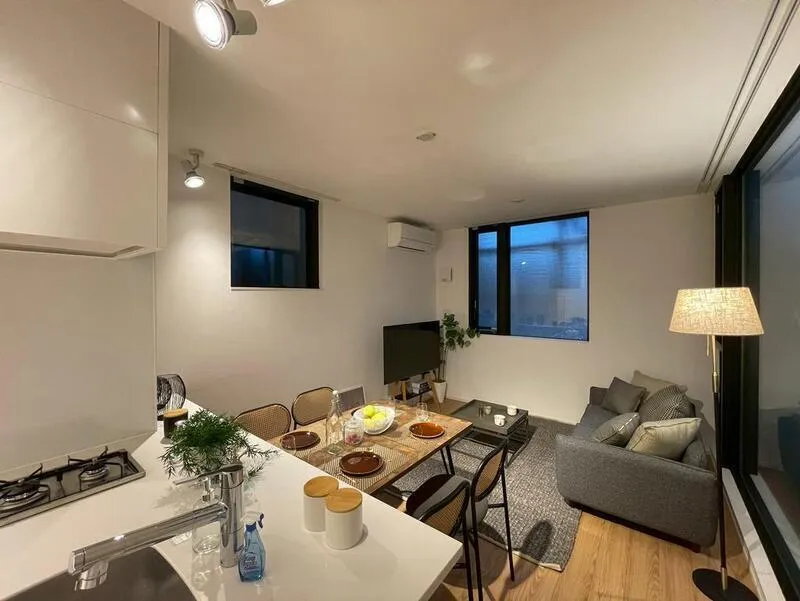 Pollast Yoyogi - Interior - ["Apartment", "Floor", "Houseplant"]