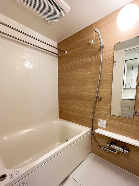 Park Axis Monzennakacho Terrace - Interior - ["Mirror", "Bathtub", "Plumbing fixture"]