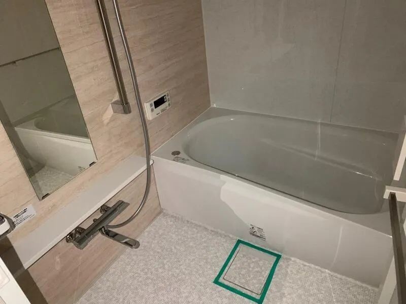 Park Square Bunkyo Sengoku - Interior - ["Bathtub", "Plumbing fixture", "Bathroom"]