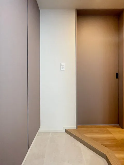 Geoent Asakusa Kaminarimon - Interior - ["Fixture", "Building", "Wood"]