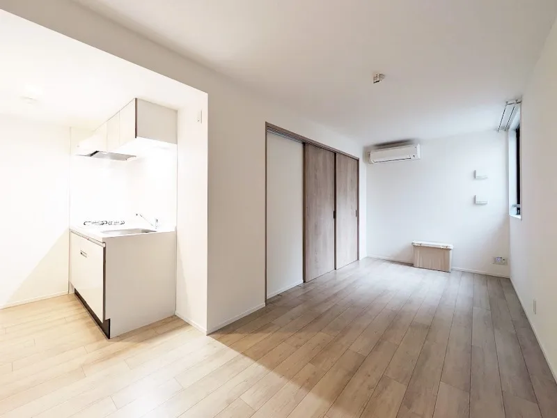 HJ Crown II - Interior - ["Flooring", "Wall", "Floor"]