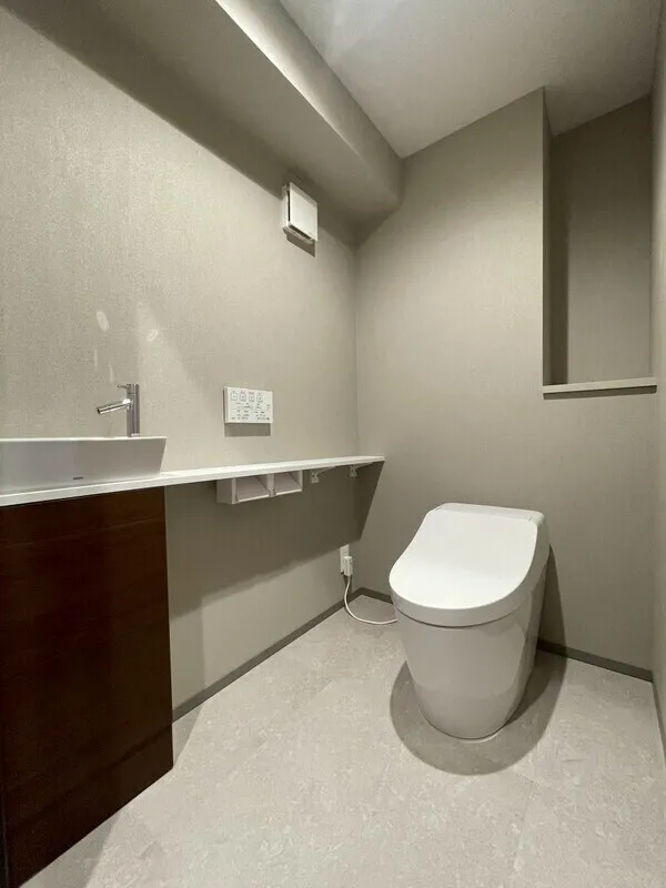 LUMIEC un Sasazuka - Interior - ["Flooring", "Floor", "Plumbing fixture"]
