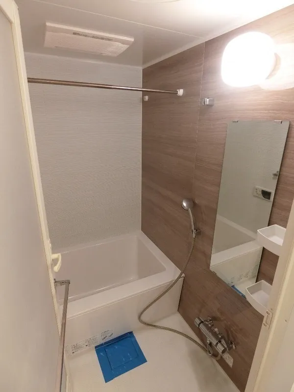 Primal Gotanda - Interior - ["Flooring", "Floor", "Plumbing fixture"]
