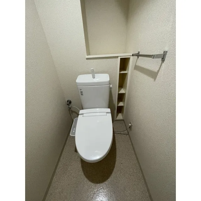 Tokyu Dwell Arus Sugamo - Interior - ["Toilet", "Plumbing fixture", "Bathroom"]