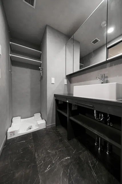 Alibio Gakugei Daigaku - Interior - ["Building", "Cabinetry", "Countertop"]