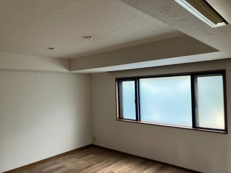 Liz Matsubara II - Interior - ["Wall", "Flooring", "Wood"]