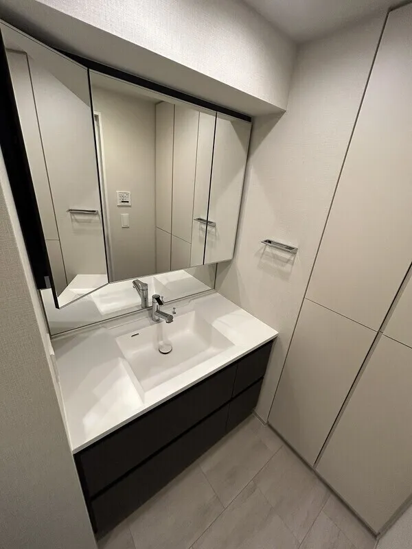 Blanchiesta Kiba - Interior - ["Flooring", "Bathroom cabinet", "Bathroom Sink"]