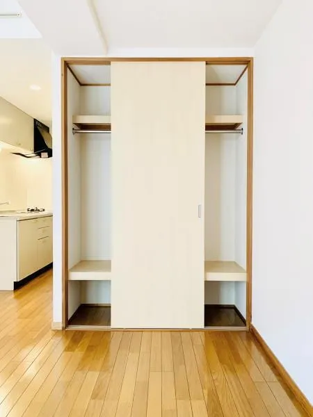 Bregrace Sangubashi - Interior - ["Flooring", "Wood", "Floor"]