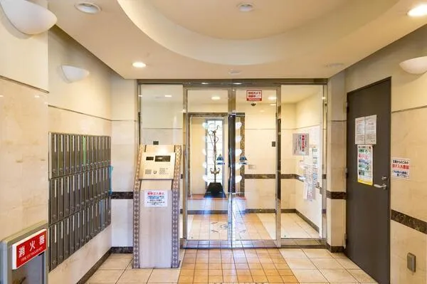 Stage Grande Sangenjaya Azil Court - Other - ["Tile Flooring", "Aluminium"]
