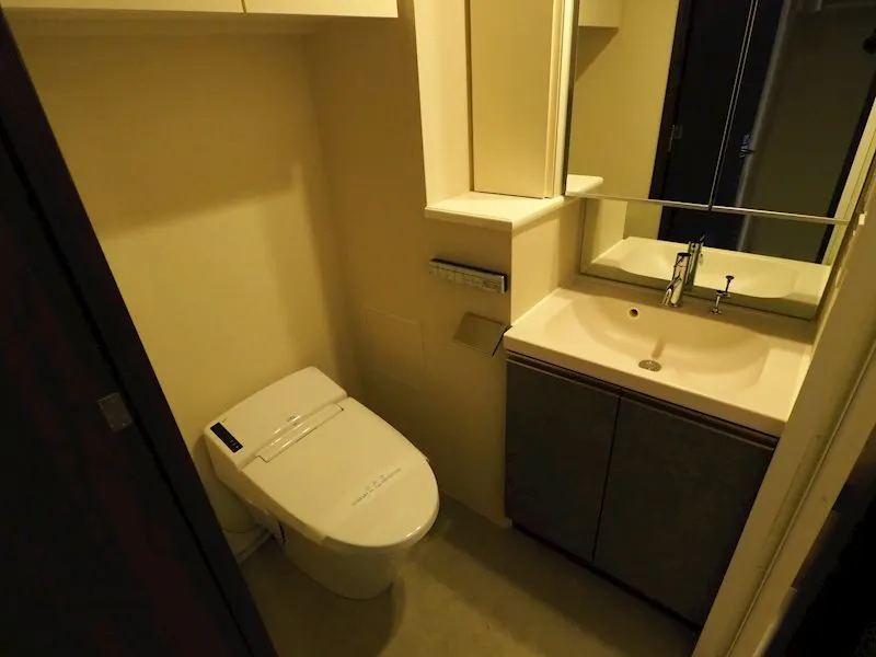 RESIDIA Monzen-Nakacho Place - Interior - ["Mirror", "Sink", "Property"]