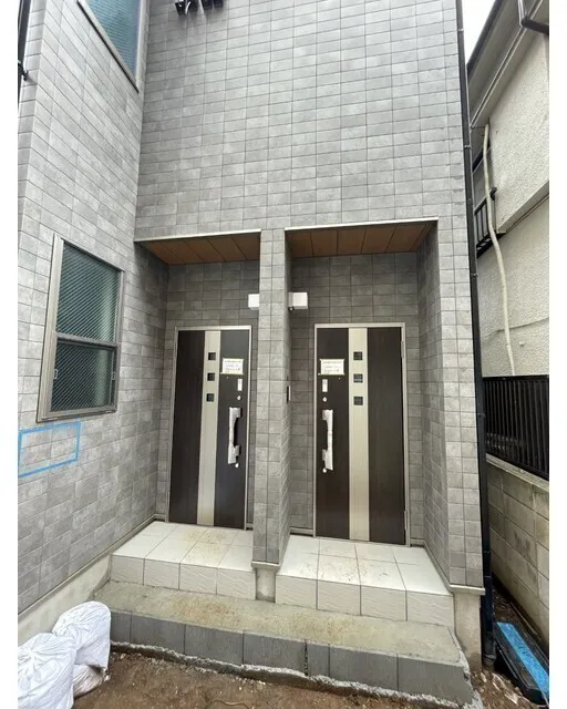 Noah Higashi-Ikebukuro - Exterior - ["Door", "Composite material", "Grey"]