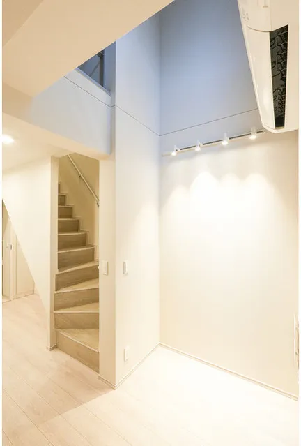 Comforia Togoshi Koen - Interior - ["Flooring", "Wood", "Ceiling"]