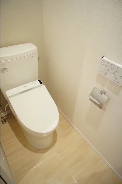 Shibuya Property Tower - Interior - ["Toilet", "Toilet seat", "Bathroom"]